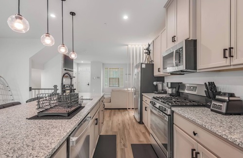 Upper Marlboro House | Live Comfortably: Flexible Long-Term Housing for Insurance & Traveling Pros Now!