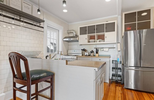 Southeast Bed & Breakfast | Living on The Edge of Capitol Hill, METRO subway