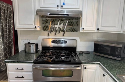 Columbia Cottage | Located on the Albemarle Sound, this family-friendly home has room for everyone!