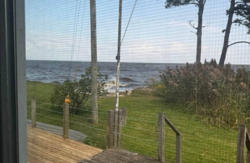 Columbia Cottage | Located on the Albemarle Sound, this family-friendly home has room for everyone!