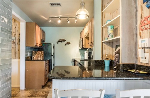Siesta Key Cottage | Location. 3 bedroom cottage block from beach and two blocks from Siesta Village