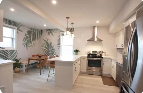 Stratford Apartment | Location Location Location!