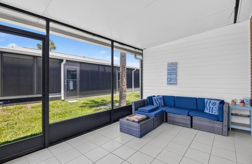 Golden Beach Apartment | LOCATION!Lovely Venice Villa 2 min walk to beach
