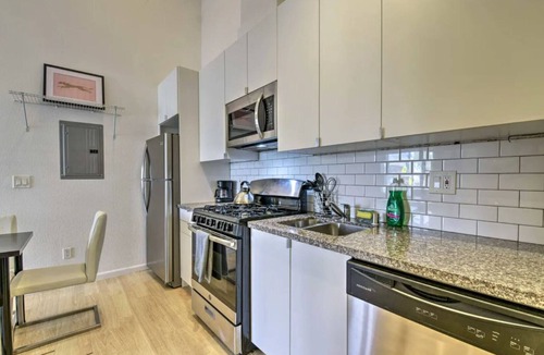 Belding Woods House | Loft 1700A two blocks from Bart and Amtrek
