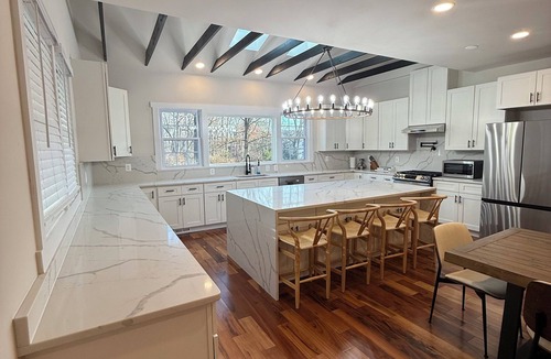 Annandale House | Love at first stay! Luxury 4 bed 4 bath near DC! Clean with EV charger! Family!