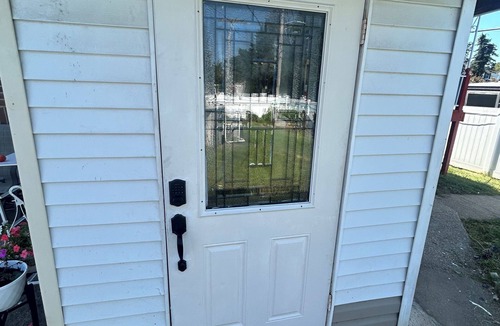 Woodmere House | Lovely 2-bedroom house with AC in Baltimore