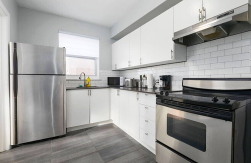 Cote-Des-Neiges—Notre-Dame-De-Grace Apartment | Lovely 2BR on Walkley