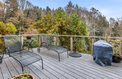 Inglewood-Finn Hill House | Lovely 3 BDRM Home with BBQ, Patio & Lake Views
