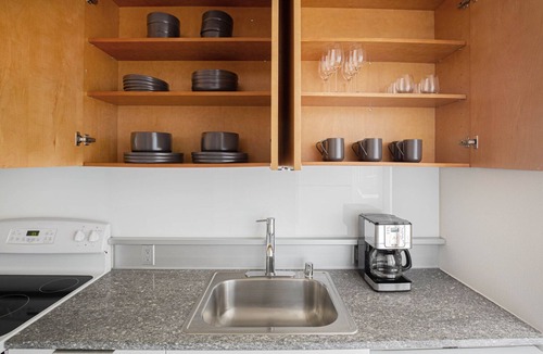 West Bellevue Apartment | Lovely Downtown Bellevue Studio w/Gym, W/D, near shops, by Blueground
