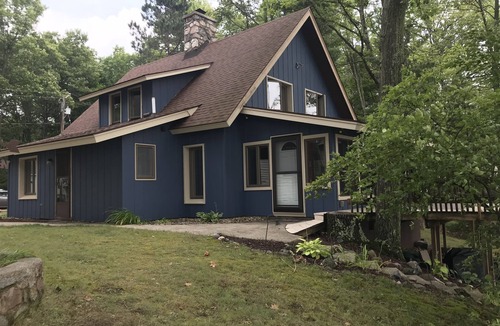 Lake House | Lovely lakefront log cabin on Eight Point Lake. Relax or have fun in the lake!