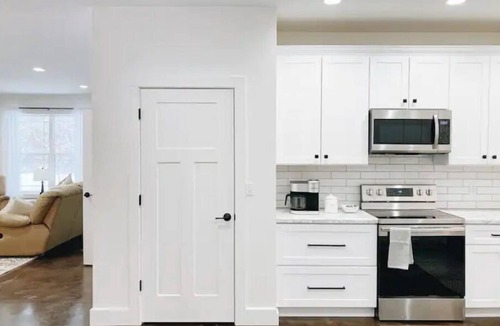 Hancock House | Lovely Place in Prime Location-Near Trails-Hot Tub