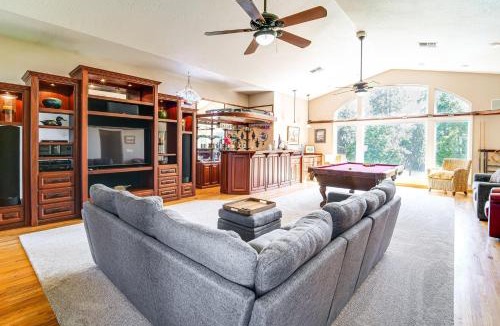 Grants Pass House | Lovely Riverfront Grants Pass Home: Pool & Hot Tub
