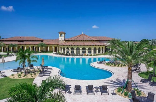 Gran Paradiso Villa | Lovely Water View Villa, Sleeps 4 ~Close to Beaches: Restaurants, Shopping