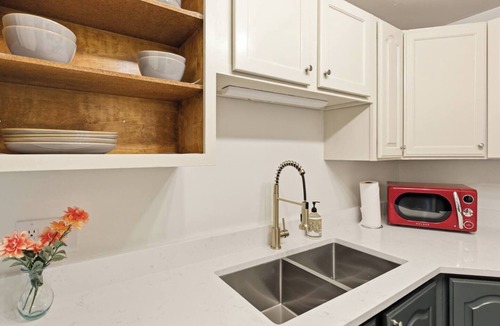 Pleasant Grove House | Lower Grove | Remodeled 2BR | King Bed
