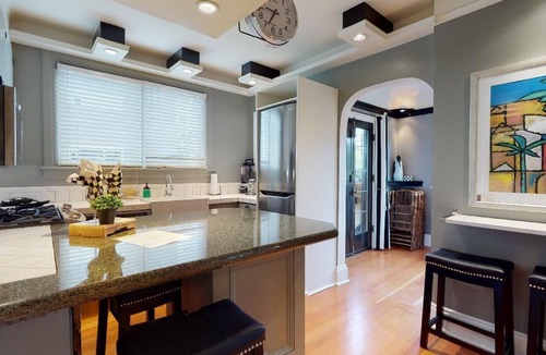 Fremont Apartment | Lower Suite: a classic suite in a quiet Seattle home