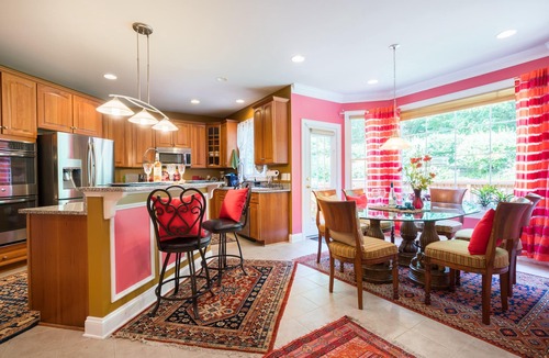 Woodbridge House | Lucky Rainbow Large Luxury Retreat for Professionals and Families - discounts!