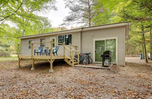 Ludington House | Ludington Cottage w/Lake Views & Boat Parking