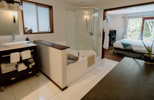 Tofino Hotel | Lunar Cove Inn