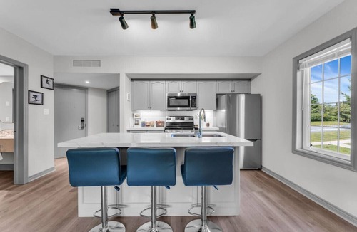 Oro-Medonte Condo | Lux 4bd 2bath 1400 sqft Condo