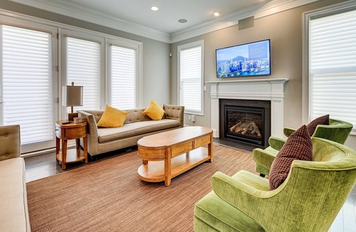 Ashburn House | Lux 5BD - Theater, Gym, Game Room, Parking & more!
