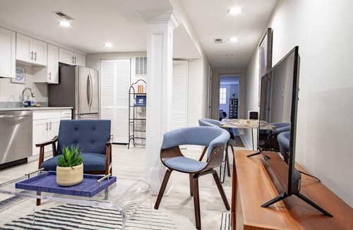 Park View Apartment | Lux CoHi Cove - Walk to METRO Sub Shopping & More