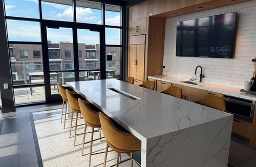 Town Center Apartment | Lux Modern apartment in Columbia with WiFi, balcony, sofa bed, pool and a gym!
