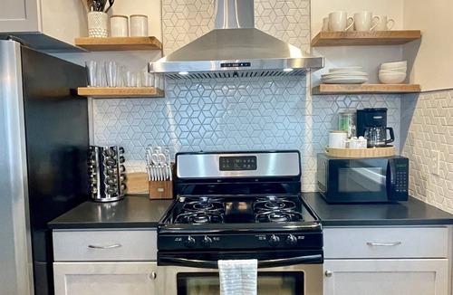 Eastlake House | Lux Modern Townhome – Parking + Pets Easy MAJOR INTERNATIONAL SPORTING EVENT