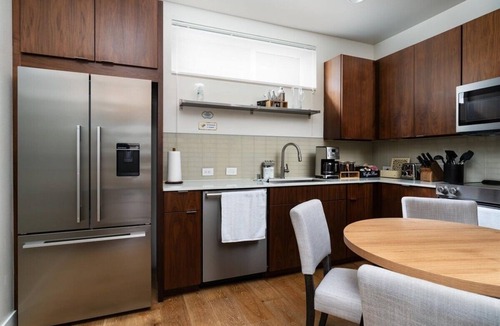 Eastlake House | Lux Townhome w/parking and Rooftop Putting Green