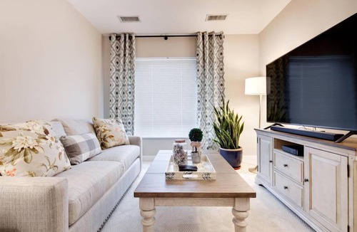 Old Town West Apartment | Luxe 2 BR With 2 King Beds Only 2 Blocks to Metro and Free Parking