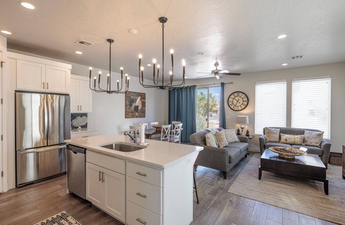 St. George Villa | Luxe 3BR Sleeps 12 - Overlooks Pool, On 18th Hole