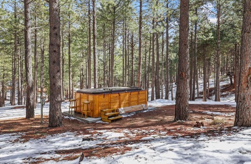 Heber House | Luxe Cabin | Hot-tub & Fire-pit | Forest Views