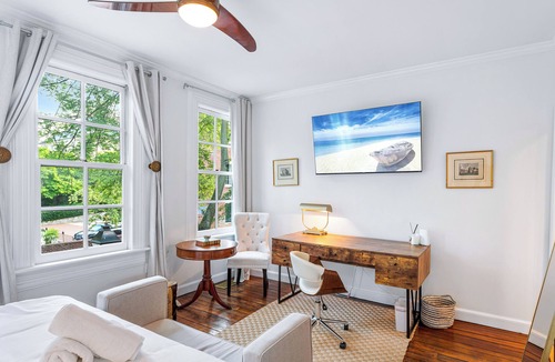 Old Town Alexandria House | LUXE Cameron House/Off King St/Est. 1870