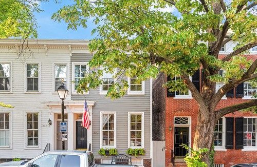 Old Town Alexandria House | LUXE Cameron House/Off King St/Est. 1870