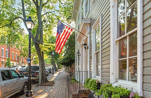 Old Town Alexandria House | LUXE Cameron House/Off King St/Est. 1870