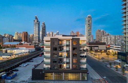 Connaught Apartment | Luxe Downtown Retreat W/2 Free Parking!