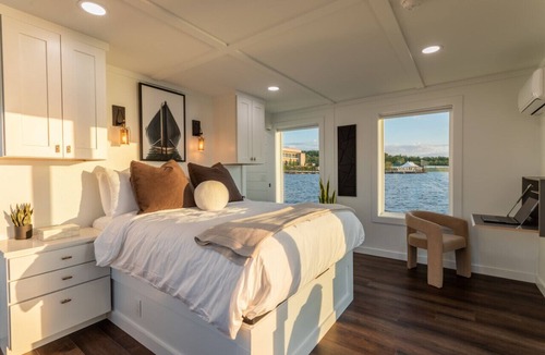 National Harbor Boat Rental | Luxe Houseboat: Majestic Sunsets with 360 Views