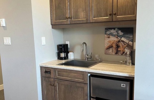 Campbell River Bed & Breakfast | Luxe King Studio~Suite Sand Sea Fine Dining Breakfast