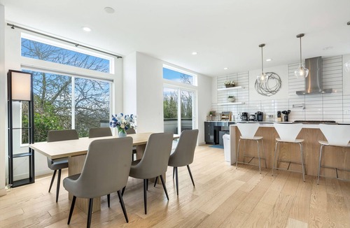 North Beacon Hill House | Luxe Modern Home with Air Conditioning - Perfect for Families & Groups