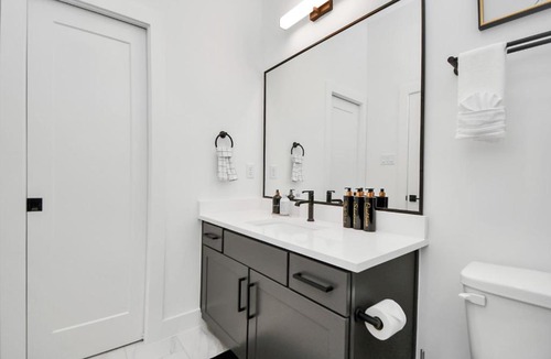 East Downtown Houston Apartment | Luxe Private Studio