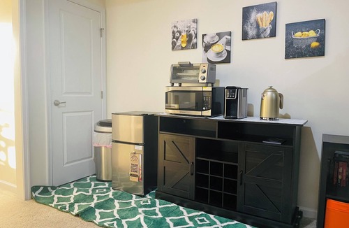 Washington House | Luxe Suite/Private Entrance, Entire Floor/Near Metro/Hospitals/WiFi/Onsite W/D