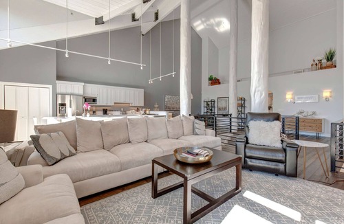 Park Meadows Condo | Luxe townhome with pool, private hot tub, washer & dryer, & garage