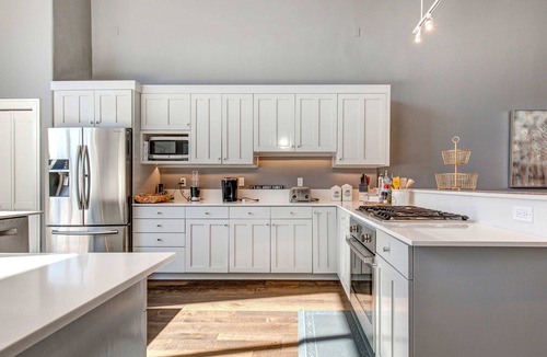 Park Meadows Condo | Luxe townhome with pool, private hot tub, washer & dryer, & garage