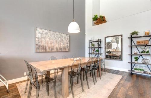 Park Meadows House | Luxe townhome with pool private hot tub washer & dryer & garage