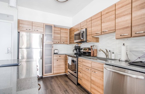 McLean Apartment | Luxe Tysons Corner 1BR w/Pet Grooming Salon, nr Subway, by Blueground