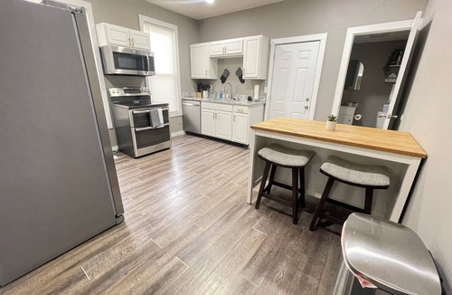 Franklin Park House | Luxurious 2-bedroom house with WiFi, AC in enchanting Columbus