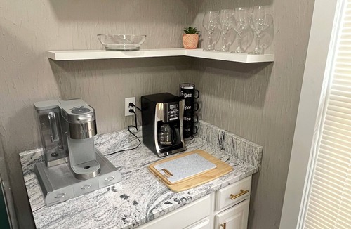 Franklin Park House | Luxurious 2-bedroom house with WiFi, AC in enchanting Columbus