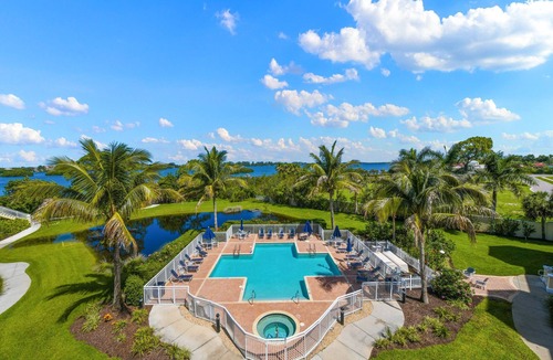 Osprey Condo | Luxurious 3/2 Waterfront Retreat in Osprey, FL!