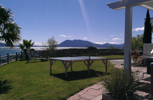 North Lakeport House | Luxurious 3000sq ft Lakefront Home on Point surrounded by Nature and Views!