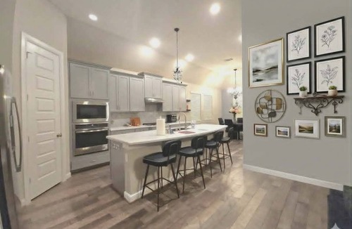 Sugar Land House | Luxurious 4-5 bedroom house in Sugar Land: AC & Appliances &more sleeping area