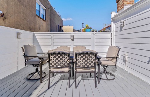 Dupont Circle House | Luxurious DuPont home close to Georgetown and Downtown!
